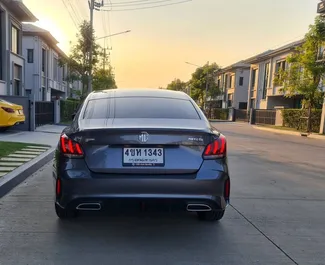 Bensin 1,5L motor i MG 5/GT 2023 för uthyrning på Bangkok Don Muang Airport.