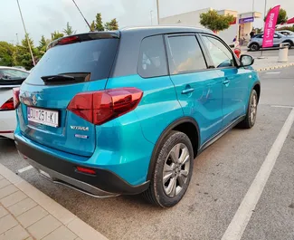 Sprednji pogled najetega avtomobila Suzuki Vitara v na letališču Dubrovnik, Hrvaška ✓ Avtomobil #8815. ✓ Menjalnik Samodejno TM ✓ Mnenja 0.