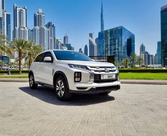 Vista frontal de um aluguel Mitsubishi ASX no Dubai, Emirados Árabes Unidos ✓ Carro #8728. ✓ Transmissão Automático TM ✓ 1 avaliações.