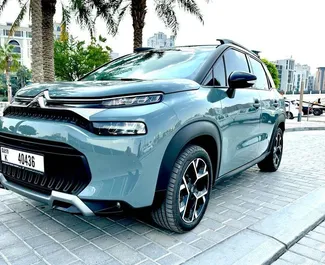 Frontvisning af en udlejnings Citroen C3 Aircross i Dubai, De Forenede Arabiske Emirater ✓ Bil #8722. ✓ Automatisk TM ✓ 0 anmeldelser.