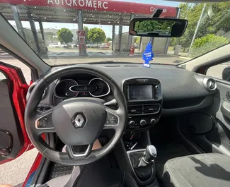 Renault Clio 4 2019 automašīnas noma Serbijā, iezīmes ✓ Benzīns degviela un 73 zirgspēki ➤ Sākot no 30 EUR dienā.
