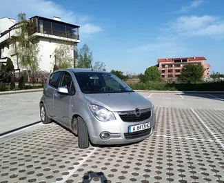 租赁 Opel Agila 的正面视图，在布尔加斯机场, 保加利亚 ✓ 汽车编号 #8586。✓ Automatic 变速箱 ✓ 0 评论。