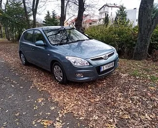 Priekinė automobilio, kurį nuomojate Hyundai i30 Burgaso oro uoste, Bulgarija vaizdas ✓ Automobilis #8588. ✓ Pavarų dėžė Automatinis TM ✓ Atsiliepimai 0.