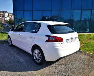 ポドゴリツァにて、モンテネグロにてでのPeugeot 308 #8792 マニュアルカーレンタル、1.6Lエンジン搭載 ➤ ボーヤンから。