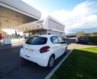 Araç Kiralama Peugeot 208 #8791 Manuel Podgorica'da, 1,4L motor ile donatılmış ➤ Bojan tarafından Karadağ'da.