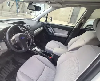 Subaru Forester 2014, Tiflis'te için kiralık, sınırsız kilometre sınırı ile.