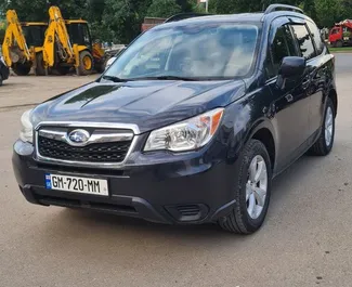 Vista frontal de un Subaru Forester de alquiler en Tiflis, Georgia ✓ Coche n.º 8921. ✓ Automático TM ✓ 0 opiniones.