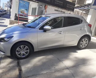 Benzīns 1,5L dzinējs Mazda 2 2023 nomai Limasolā.