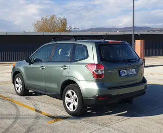 Notranjost Subaru Forester za najem v v Gruziji. Odličen avtomobil s 5 sedeži in Samodejno menjalnikom.