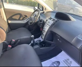 Motor Gasolina de 1,0L de Toyota Yaris 2006 para alquilar en en Tirana.