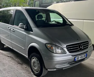 在 在阿尔巴尼亚 租赁 Mercedes-Benz Viano 2008 汽车，特点包括 ✓ 使用 Diesel 燃料和 150 马力 ➤ 起价 50 EUR 每天。