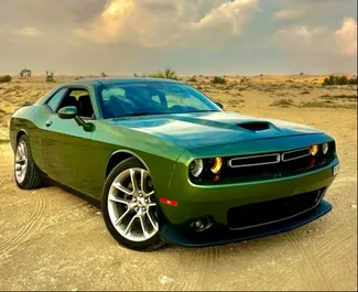 Frontvisning av en leiebil Dodge Challenger i Dubai, De Forente Arabiske Emirater ✓ Bil #8561. ✓ Automatisk TM ✓ 1 anmeldelser.