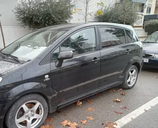 Aluguel de Carro Toyota Corolla Verso #8603 com transmissão Manual em Durres, equipado com motor 2,2L ➤ De Alfred na Albânia.