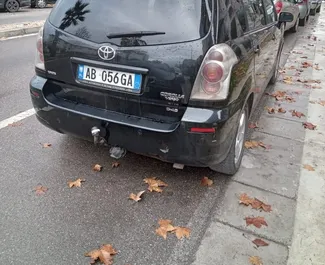 Toyota Corolla Verso 2007 location de voiture en Albanie, avec ✓ Diesel carburant et 150 chevaux ➤ À partir de 20 EUR par jour.