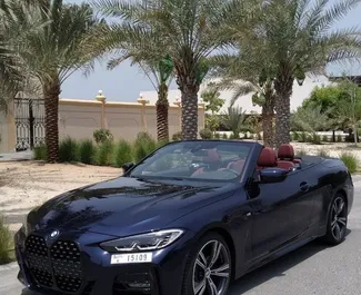 Frontvisning av en leiebil BMW 420i Cabrio i Dubai, De Forente Arabiske Emirater ✓ Bil #8556. ✓ Automatisk TM ✓ 0 anmeldelser.