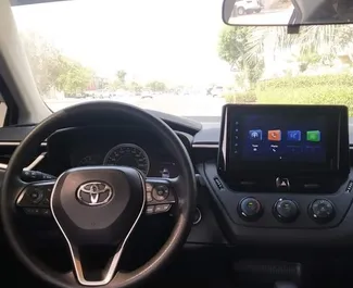 在 阿联酋 租赁 Toyota Corolla Sedan 2021 汽车，特点包括 ✓ 使用 Petrol 燃料和 142 马力 ➤ 起价 150 AED 每天。