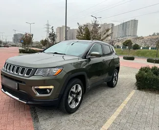 Sprednji pogled najetega avtomobila Jeep Compass v v Erevanu, Armenija ✓ Avtomobil #8707. ✓ Menjalnik Samodejno TM ✓ Mnenja 0.