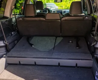 Interior de Honda Pilot para alquilar en Armenia. Un gran coche de 7 plazas con transmisión Automático.