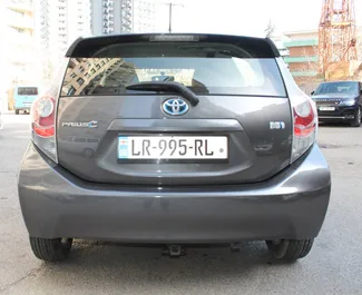 Najem avtomobila Toyota Prius C 2012 v v Gruziji, z značilnostmi ✓ gorivo Hibridni in 99 konjskih moči ➤ Od 75 GEL na dan.