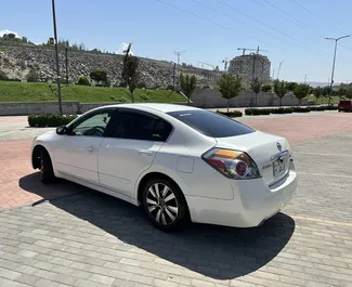 Petrol 2.5L engine of Nissan Altima 2011 for rental in Yerevan.