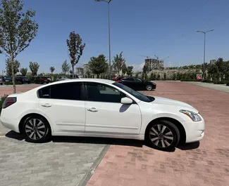 Ενοικίαση αυτοκινήτου Nissan Altima 2011 στην Αρμενία, περιλαμβάνει ✓ καύσιμο Βενζίνη και 175 ίππους ➤ Από 41 USD ανά ημέρα.