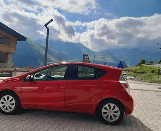 Utleie av Toyota Prius C. Økonomi, Komfort bil til leie i Georgia ✓ Depositum på 40 GEL ✓ Forsikringsalternativer: TPL, SCDW, Passasjerer, Tyveri.