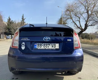 Toyota Prius 2012 для аренды в Тбилиси. Лимит пробега не ограничен.