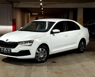 Přední pohled na pronájem Skoda Rapid v Baku, Ázerbájdžán ✓ Auto č. 9080. ✓ Převodovka Automatické TM ✓ Recenze 0.