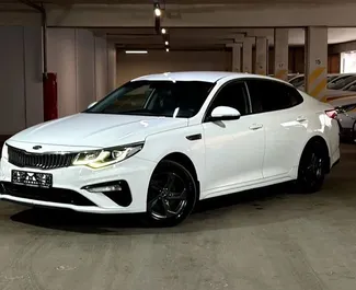 Sprednji pogled najetega avtomobila Kia Optima v v Bakuju, Azerbajdžan ✓ Avtomobil #9081. ✓ Menjalnik Samodejno TM ✓ Mnenja 0.