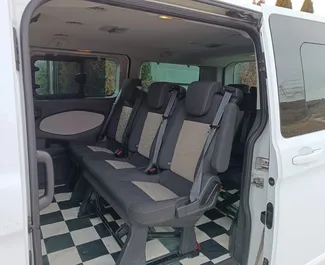 Ford Tourneo Custom 2014 için kiralık Benzin 2,2L motor, Tiran'da.