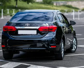 تأجير سيارة Toyota Corolla Sedan 2017 في في أرمينيا، تتميز بـ ✓ وقود البنزين وقوة 132 حصان ➤ بدءًا من 40 USD يوميًا.