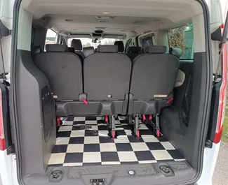 Ford Tourneo Custom 2014 ar Priekšējā piedziņa sistēmu, pieejams Tirānā.