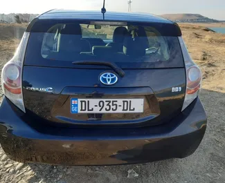 Interior de Toyota Prius C para alquilar en Georgia. Un gran coche de 5 plazas con transmisión Automático.