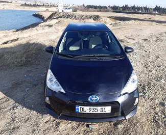 تأجير سيارة Toyota Prius C رقم 9235 بناقل حركة أوتوماتيكي في في تبليسي، مجهزة بمحرك 1,5 لتر ➤ من ناتيا في في جورجيا.