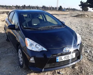 تأجير سيارة Toyota Prius C 2014 في في جورجيا، تتميز بـ ✓ وقود البنزين وقوة 99 حصان ➤ بدءًا من 78 GEL يوميًا.