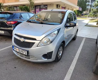 Frontvisning av en leiebil Chevrolet Spark i Podgorica, Montenegro ✓ Bil #9317. ✓ Manuell TM ✓ 0 anmeldelser.