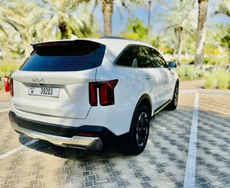 Aluguel de Carro Kia Sorento #8932 com transmissão Automático no Aeroporto Al Maktoum do Dubai, equipado com motor 2,0L ➤ De Mikael nos Emirados Árabes Unidos.