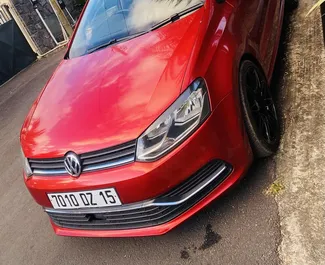 Sprednji pogled najetega avtomobila Volkswagen Polo v na Mauritiusu, Mauritius ✓ Avtomobil #8966. ✓ Menjalnik Samodejno TM ✓ Mnenja 1.