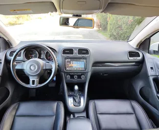 Volkswagen Golf 6 2013 pieejams noma Tirānā, ar neierobežots kilometru limitu.