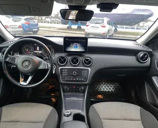 Mercedes-Benz GLA-Class 2019 auton vuokraus Venäjällä, sisältää ✓ Bensiini polttoaineen ja 150 hevosvoimaa ➤ Alkaen 3790 RUB päivässä.
