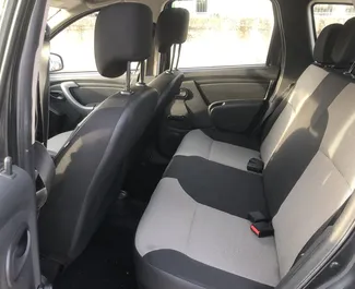 Dacia Duster 2015 搭载 All wheel drive 系统，在地拉那 可用。