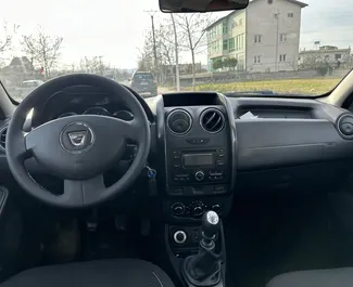 Dacia Duster 2017 διαθέσιμο για ενοικίαση στα Τίρανα, με όριο χιλιομέτρων απεριόριστο.