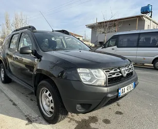 Přední pohled na pronájem Dacia Duster v Tiraně, Albánie ✓ Auto č. 9282. ✓ Převodovka Manuální TM ✓ Recenze 0.