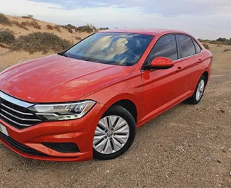 두바이에서에서 대여 가능한 Petrol 1.5L 엔진의 Volkswagen Jetta 2019.