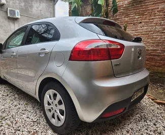 Kia Rio 2016 autóbérlés Grúziában, jellemzők ✓ Benzin üzemanyag és 135 lóerő ➤ Napi 80 GEL-tól kezdődően.