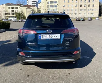 Toyota Rav4 interjöör rentimiseks Gruusias. Suurepärane 5-kohaline auto Automaatne käigukastiga.