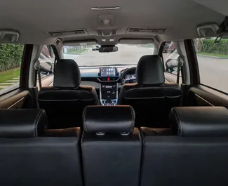 Toyota Veloz 2023 com sistema de Tração dianteira, disponível no aeroporto de Bangkok Don Muang.