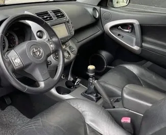 Alquiler de Toyota Rav4. Coche Confort, SUV, Cruce para alquilar en Albania ✓ Depósito de 200 EUR ✓ opciones de seguro TPL, CDW, SCDW, En el extranjero, Joven.