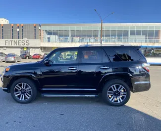 Toyota 4 Runner location. Confort, SUV Voiture à louer en Géorgie ✓ Dépôt de 300 GEL ✓ RC, CDW, Passagers options d'assurance.