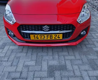 Sprednji pogled najetega avtomobila Suzuki Swift v na Mauritiusu, Mauritius ✓ Avtomobil #9353. ✓ Menjalnik Samodejno TM ✓ Mnenja 0.